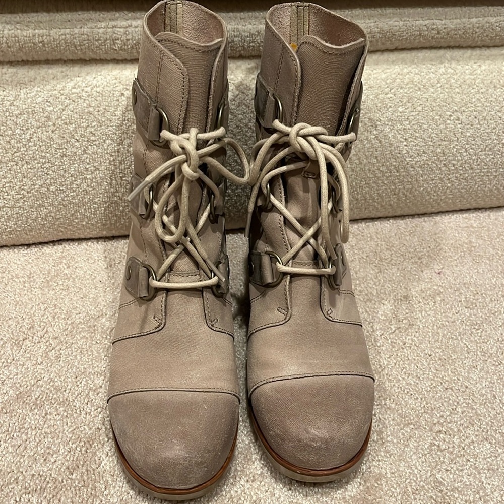 Sorel sz10 Joan Of Artic Wedge Mid boot 90.00